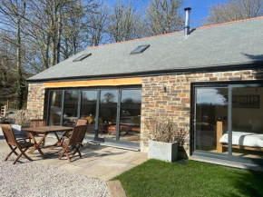 Gwills Countryside Cottage with hot tub